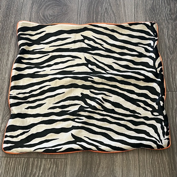 Rare Tarina Tarantino Zebra Print Square Pillow Cover - Picture 1 of 3